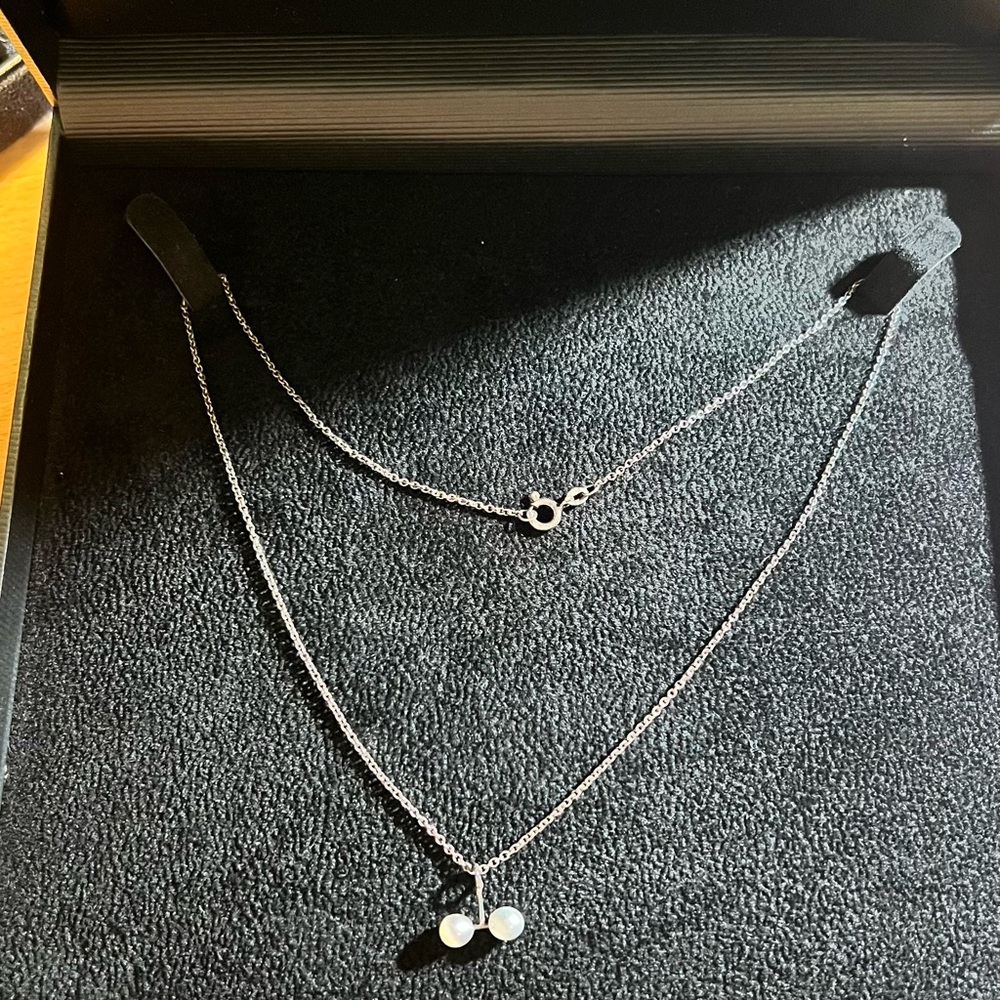 Elegant 925 Silver Necklace with Pearl Accents